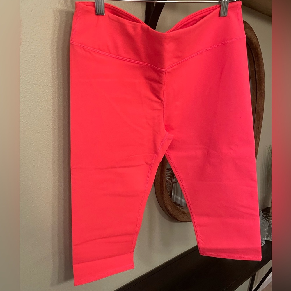 Fabletics Mid-Rise Powerhold Capri Pants-Sz L Poly/Elastane-Neon Pink-NWT